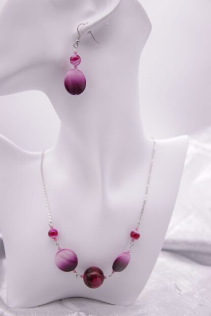 Schmuckset mit weiß/ pinken Schmuckperlen