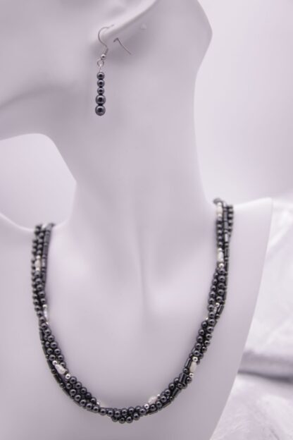 Schmuckset mit Blutstein und Süßwasserperlen