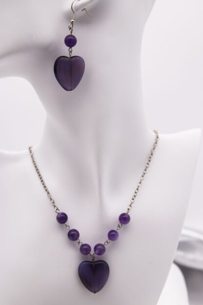 Schmuckset mit Amethystperlen und Glasherzen