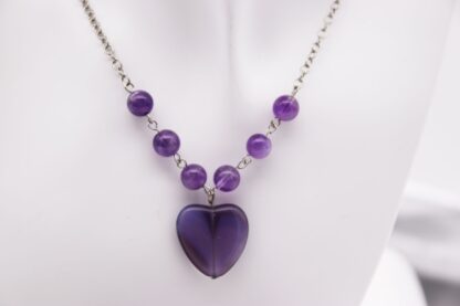 Schmuckset mit Amethystperlen und Glasherzen – Bild 2