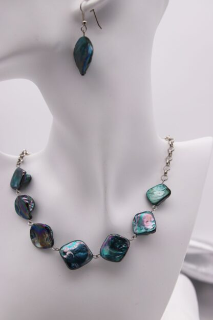Schmuckset aus blaugrünen Muschelperlen