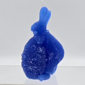 Kerze Osterei mit Hasenjunge royalblau
