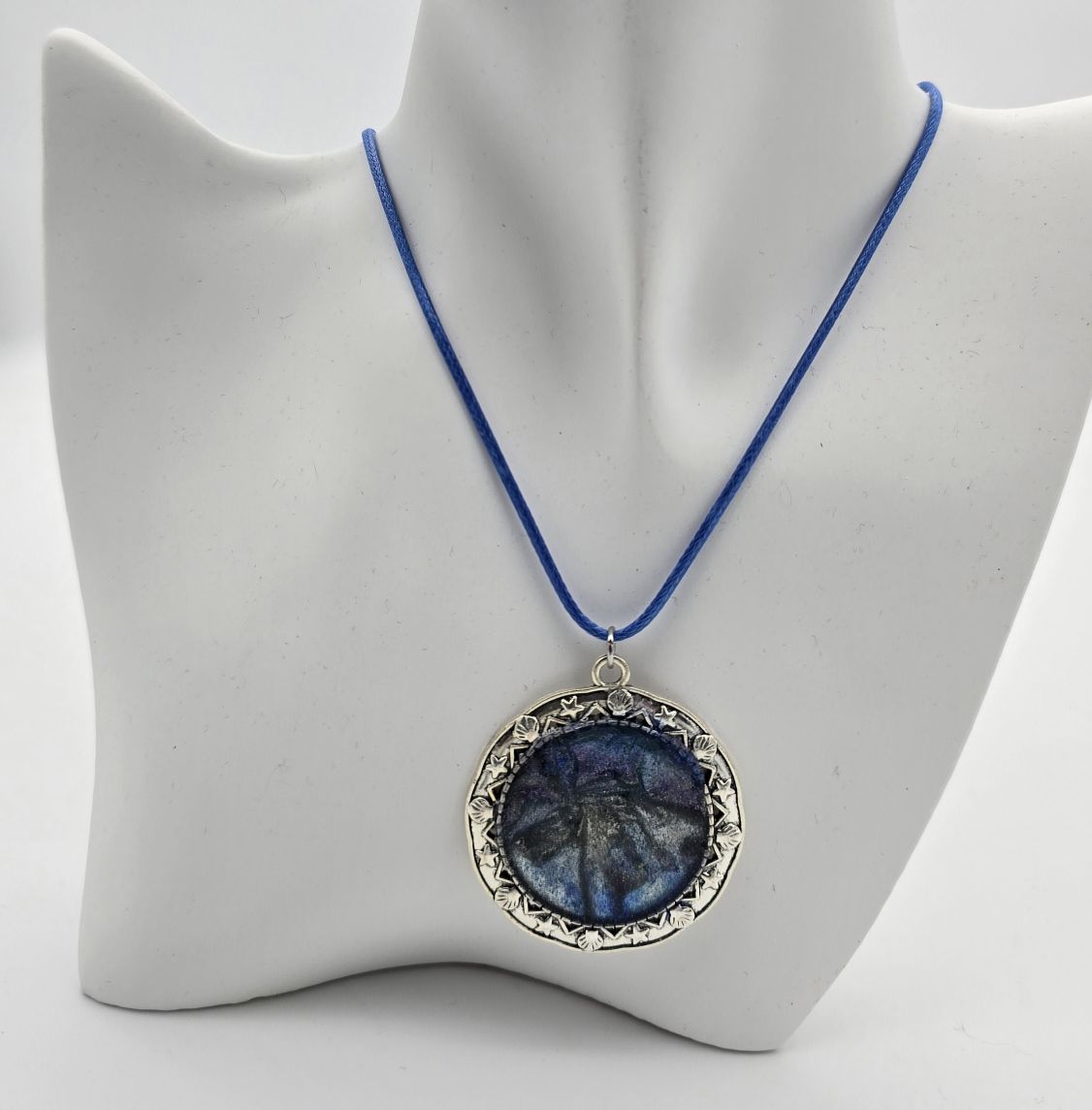 Kette rund blau-violett