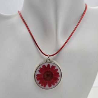 Kette mit roter Margerite